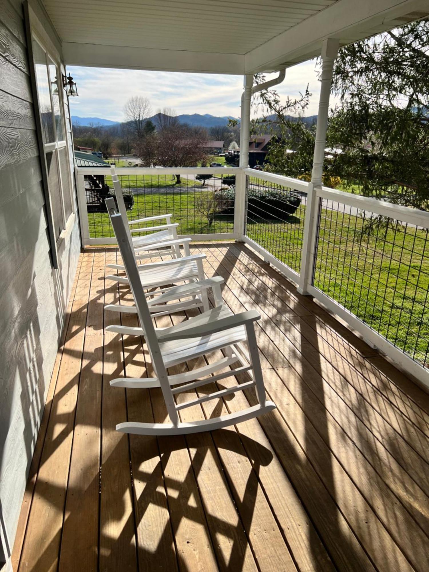 Bears Valley Inn - Great Location! - Peaceful, Children And Dog Friendly Retreat - Less Than 15 Min To All Attractions - Private Pool Club & Fishing Hole - Game Room With Tv Sevierville Eksteriør bilde
